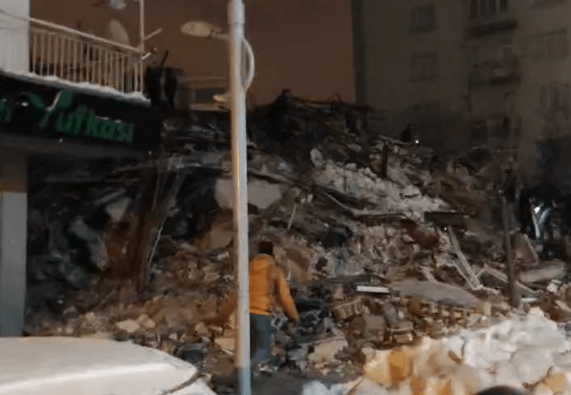 土耳其震后现场曝光：部分建筑被夷为平地 以色列等周边国家震感